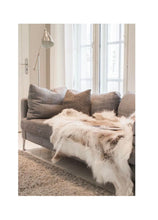 Load image into Gallery viewer, Reindeer Hide